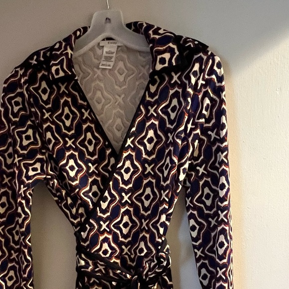 Esley vintage long sleeved wrap dress in red and blue pattern. - Picture 1 of 3